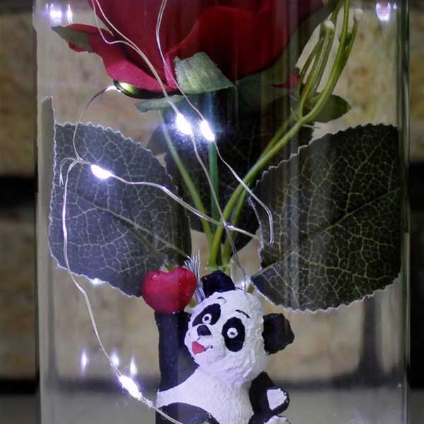 Kalp Tutan Sevimli Panda Led Işıklı Fanus