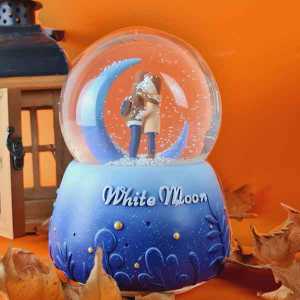 Mavi Ay Altında Buluşan Sevgili Işıklı ve Müzikli Büyük Boy Kar Küresi - Thumbnail