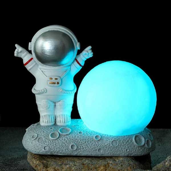 Renk Değiştiren Astronot Gece Lambası