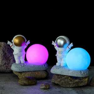 Renk Değiştiren Astronot Gece Lambası - Thumbnail