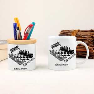 - Satranç Öğretmenine Hediye Kupa Bardak ve Kalemlik Seti  - Satranç Öğretmenine Hediye Kupa Bardak ve Kalemlik Seti