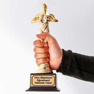 - Yılın Bilgisayar Öğretmeni Oscar Ödülü Heykeli  - Yılın Bilgisayar Öğretmeni Oscar Ödülü Heykeli